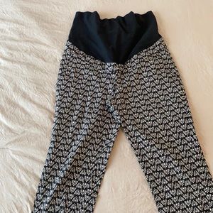 Size 6 Maternity cropped trousers